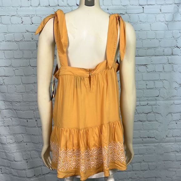 Wrangler Retro Embroidered Tie Shoulder Tank Size Medium NWT - Picture 4 of 5